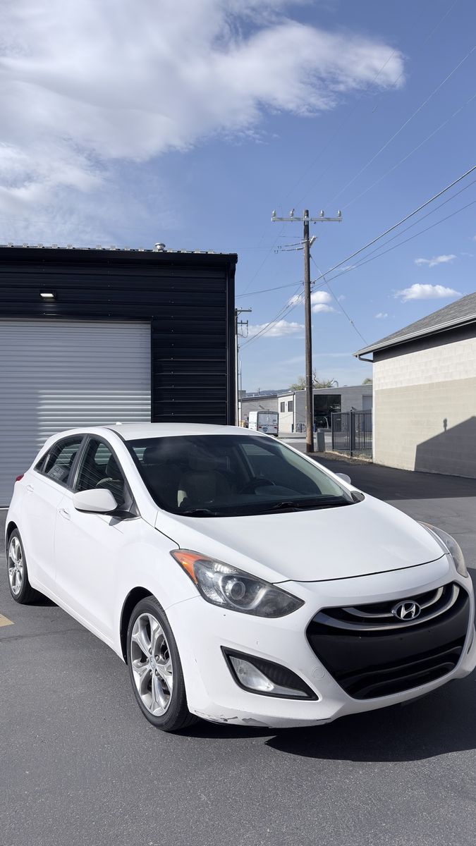 2013 HYUNDAI ELANTRA Base