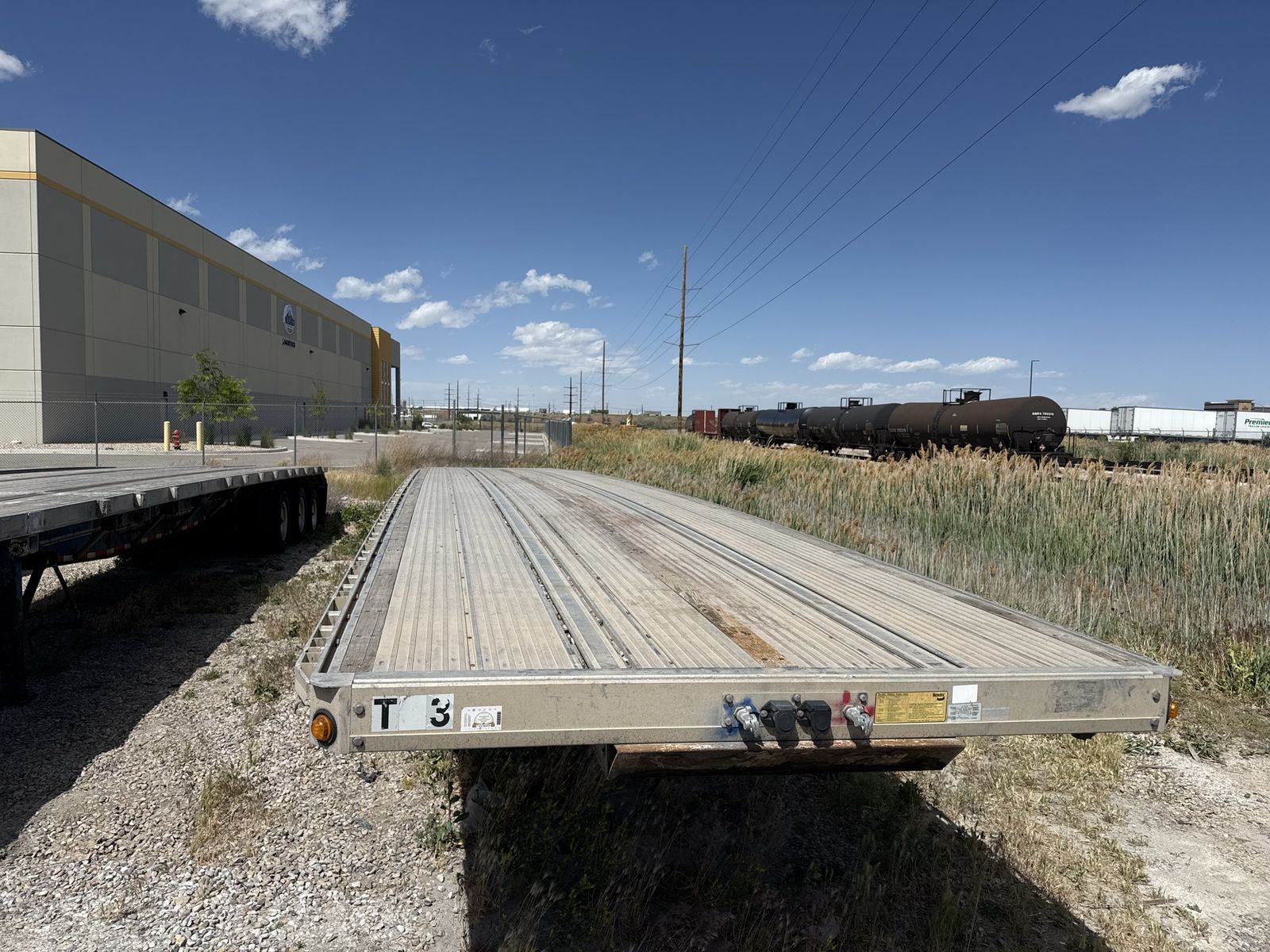 Semi trailer