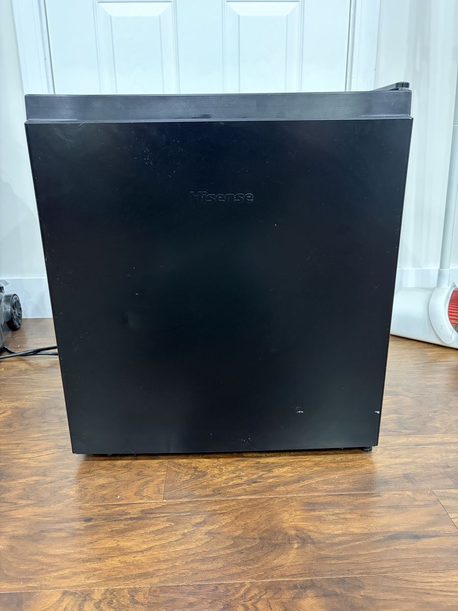 Hisense 1.6 Cu Ft Mini Fridge