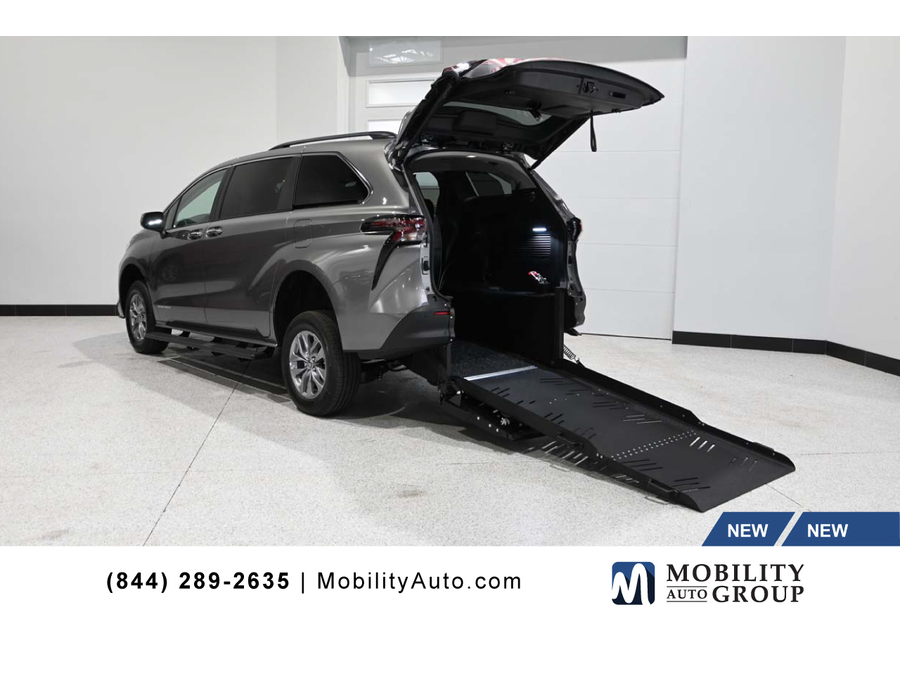 2026 Toyota Sienna XLE 8-Passenger