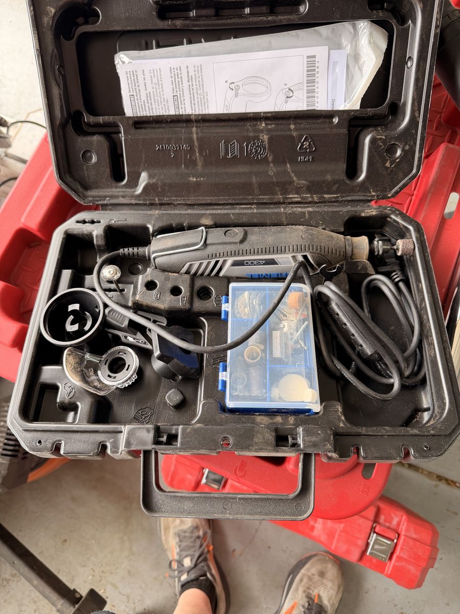 4300 Series 1.8 Amp Variable Speed Corded Rotary Tool Kit