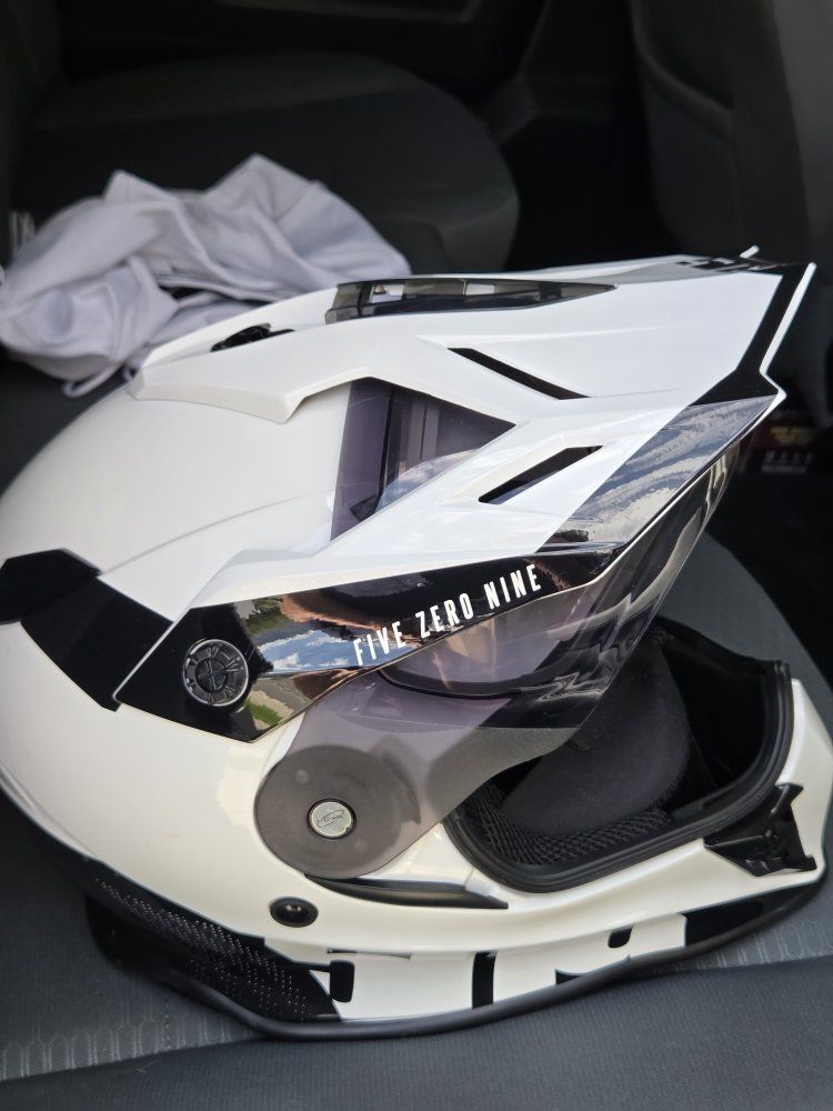 509 snowmobile helmet sz XL