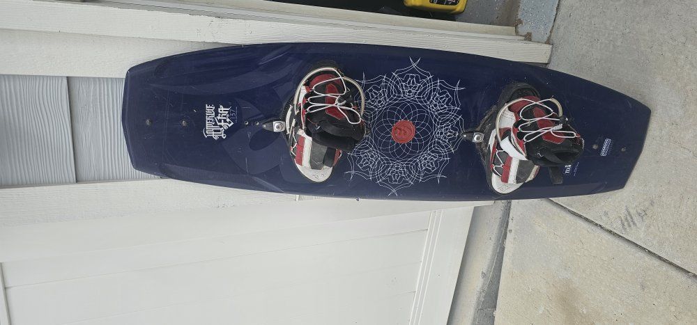 Nice Hyperlite Era Wakeboard 137cm  Large bindings