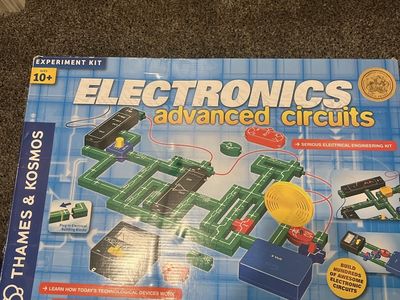 Thames & Kosmos Electronics Advanced Circuits Experiment Kit - 141 Pieces