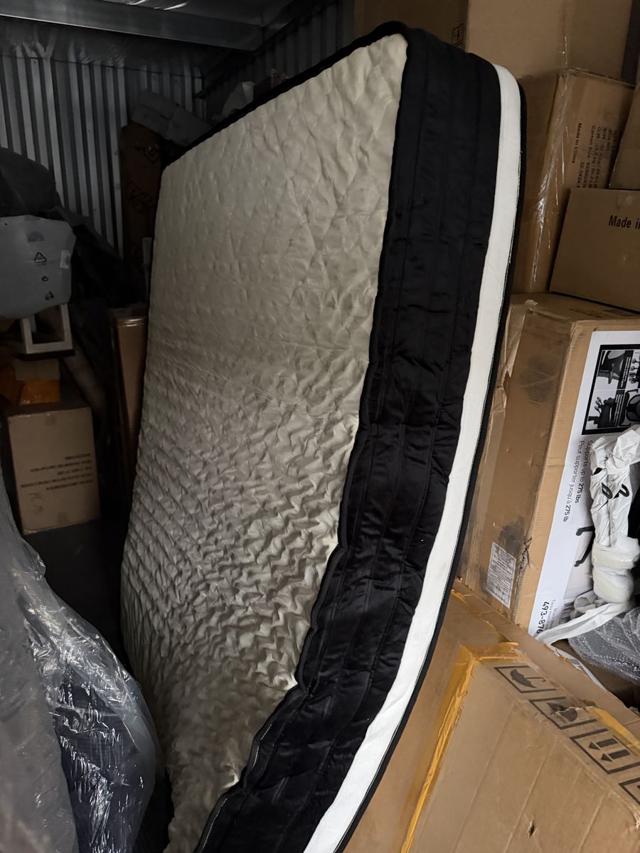 New Sleep tight 12” Short Queen hybrid mattress