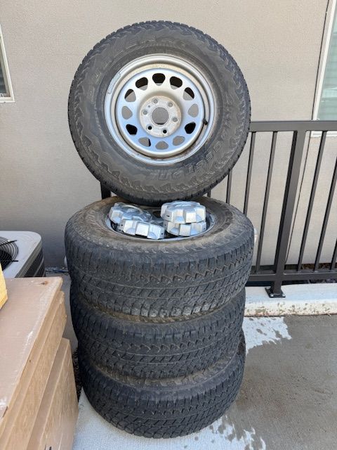 Tires and wheels 265/70/R17 Take off's Bridgestone Dueler A/T (4)