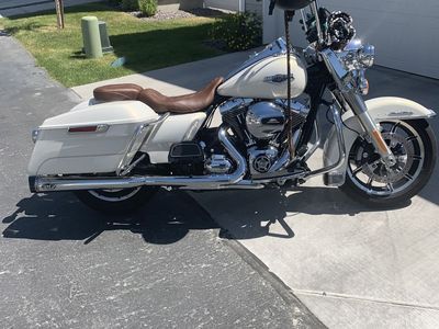 2015 Harley Davidson road king FLHR