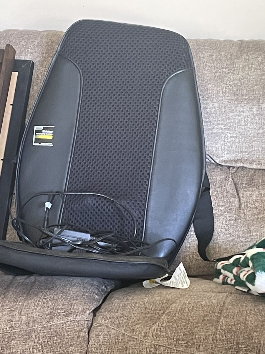 Shiatsu massaging cushion