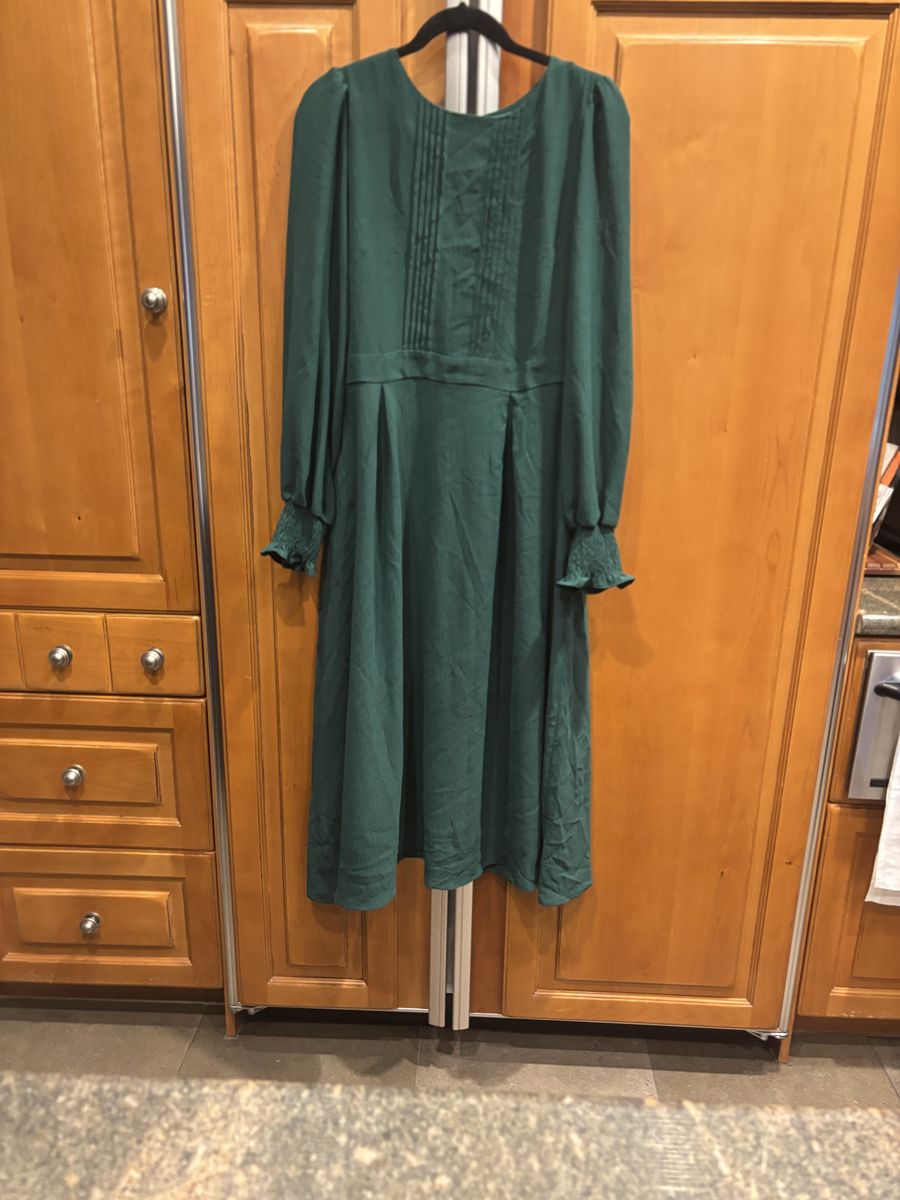 Women's forest green dress, size Medium.  Never been worn, wrong size for me.  