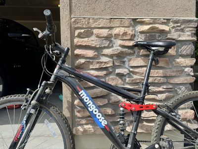 Mongoose preteen or early teen bike