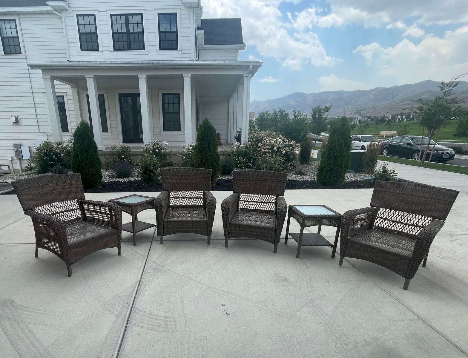 Martha Living 4 outdoor patio chairs and 2 end tables