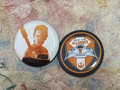 Star Wars Rey and Join The Alliance Button Pin Set - Collectible Badge Pins