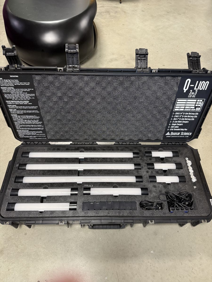 Quasar Science Q-LION 3x3 Battery LED Tube Kit (9 Tubes) + Case