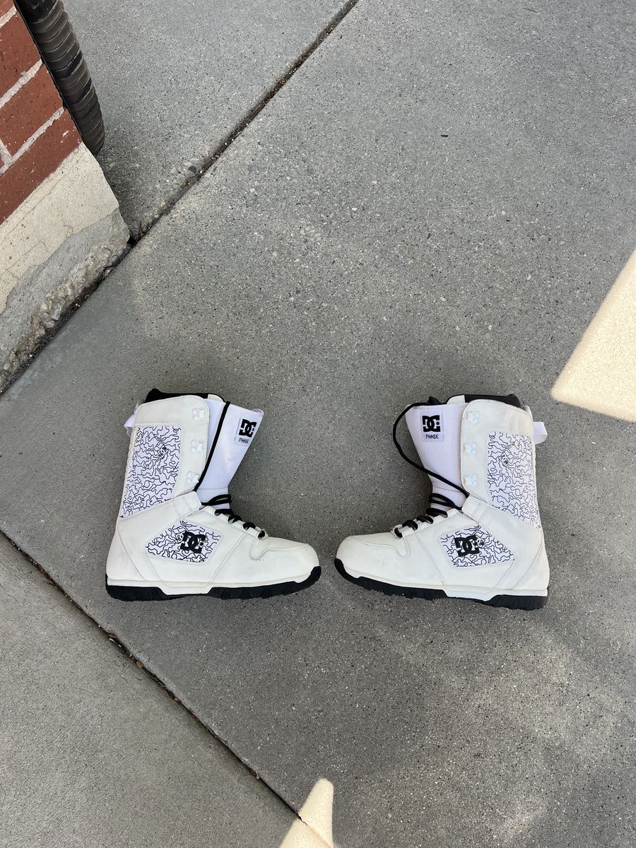 DC Phase 2010 Men’s size 12 snowboard boots