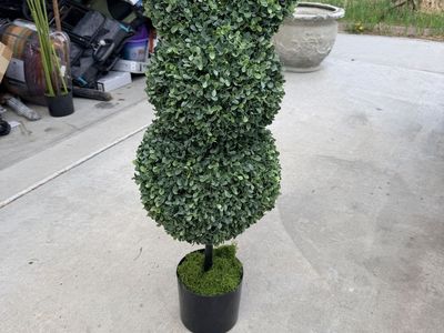 New. Cute Decorative Bunny Topiary