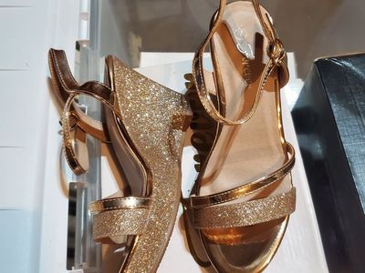 NEW - Forever Rose Gold Glitter Wedge Heel Sandals Size 7 Happy-02
