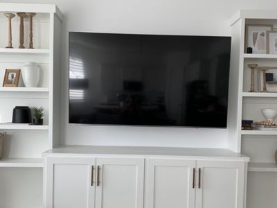 75" Samsung 4K Smart TV + Vizio Soundbar + Mount