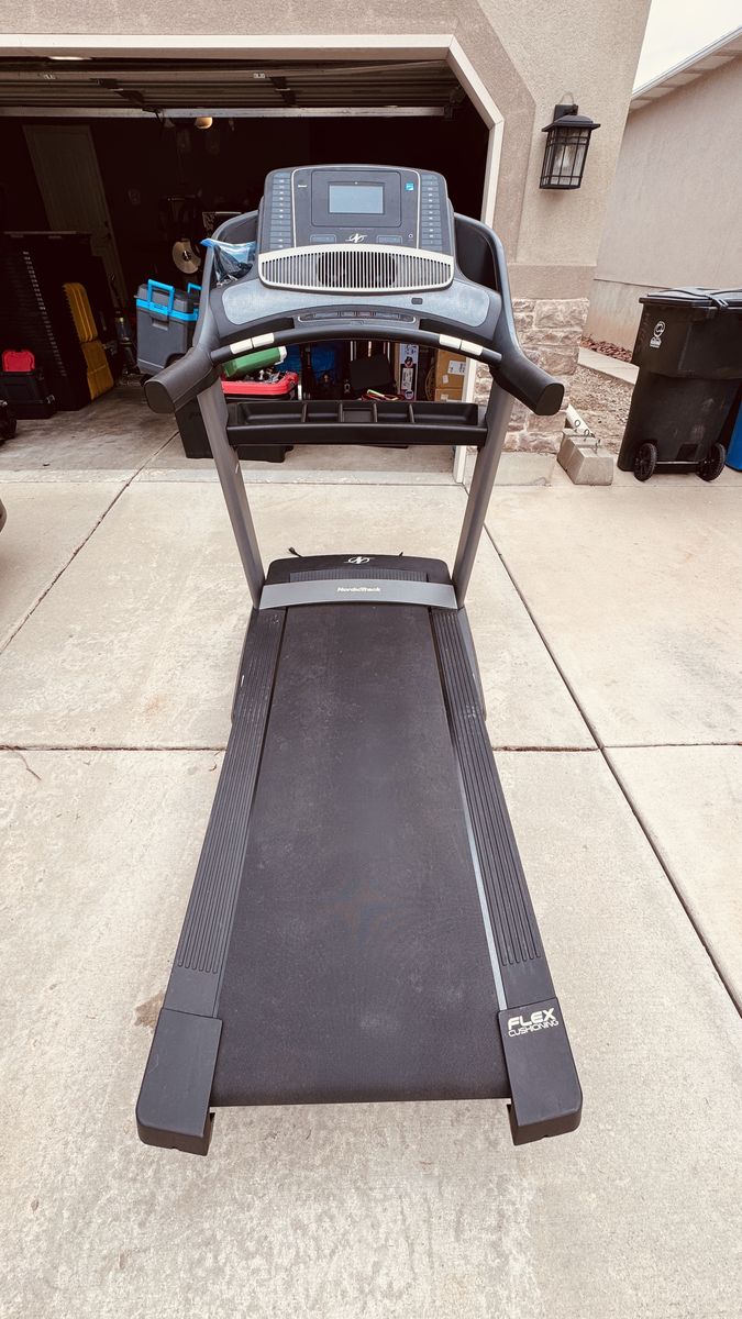 NordicTrack Commercial 1750 Treadmill – Flex Cushioning – Great Working Condition