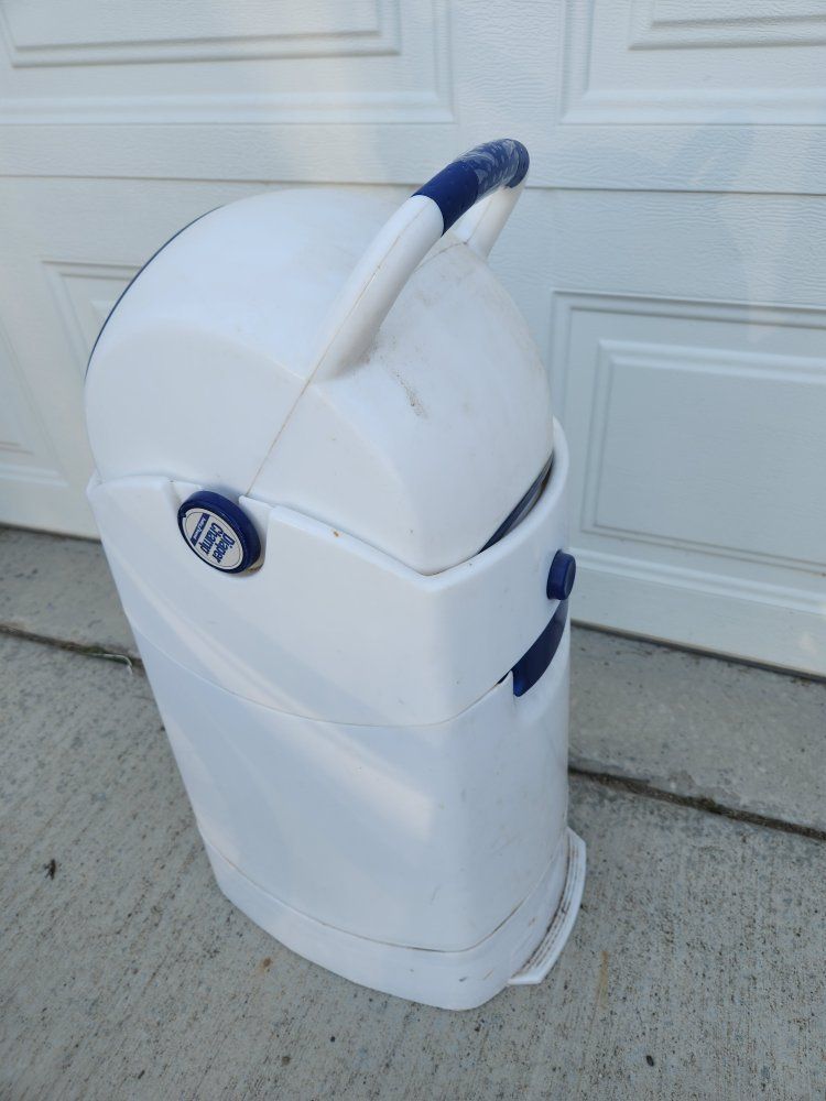 Baby Trend Diaper Champ Deluxe Pail White and Blue