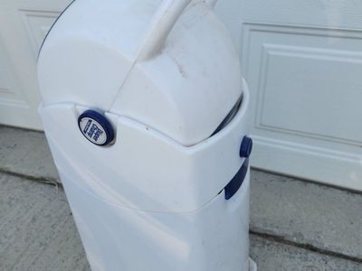 Baby Trend Diaper Champ Deluxe Pail White and Blue