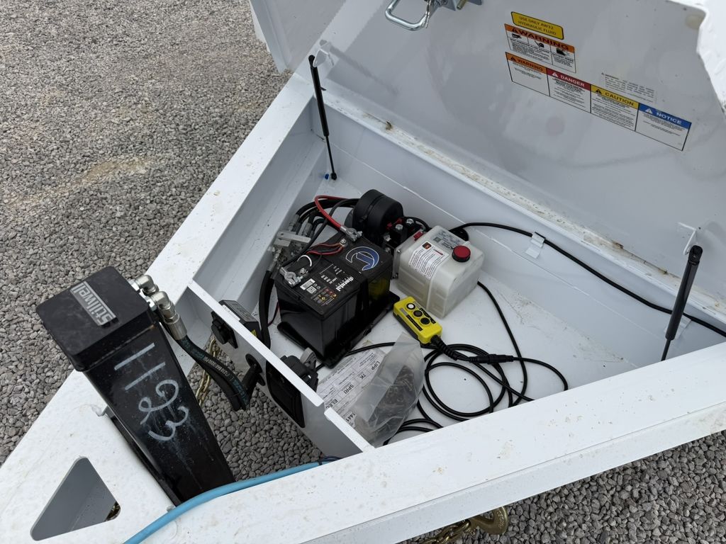 Main image 6