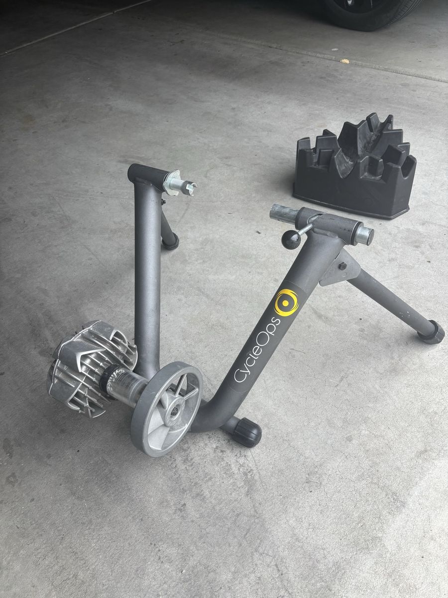 CycleOps Indoor Bicycle Trainer Stand with Front Wheel Riser Block