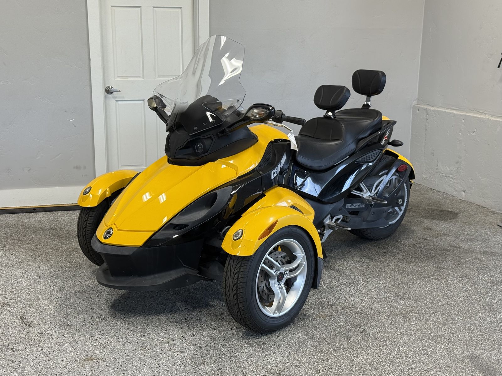 2008 CAN-AM SPYDER GS Millennium Yellow - UB00908