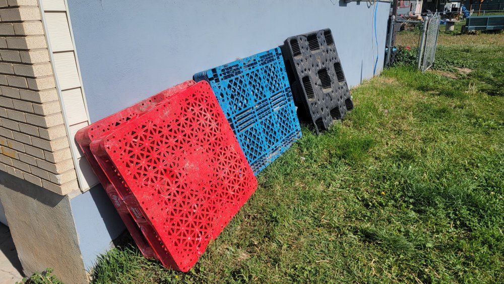 FREE PALLETS