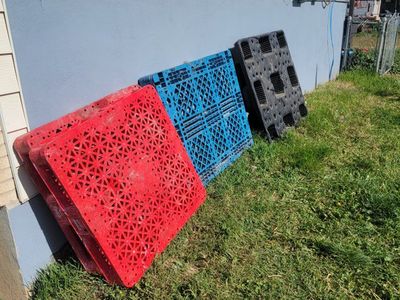FREE PALLETS