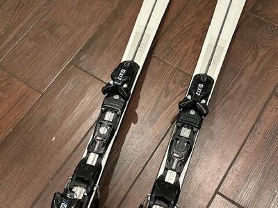 Atomic Cloud 12 white skis 168 length, with bindings!