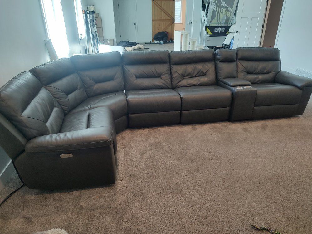 Very Nice 6 piece Leather Sectional 3 Recliners