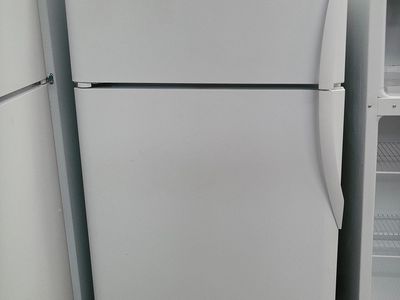 18 cf Top Freezer Refrigerator~90 Day Guarantee