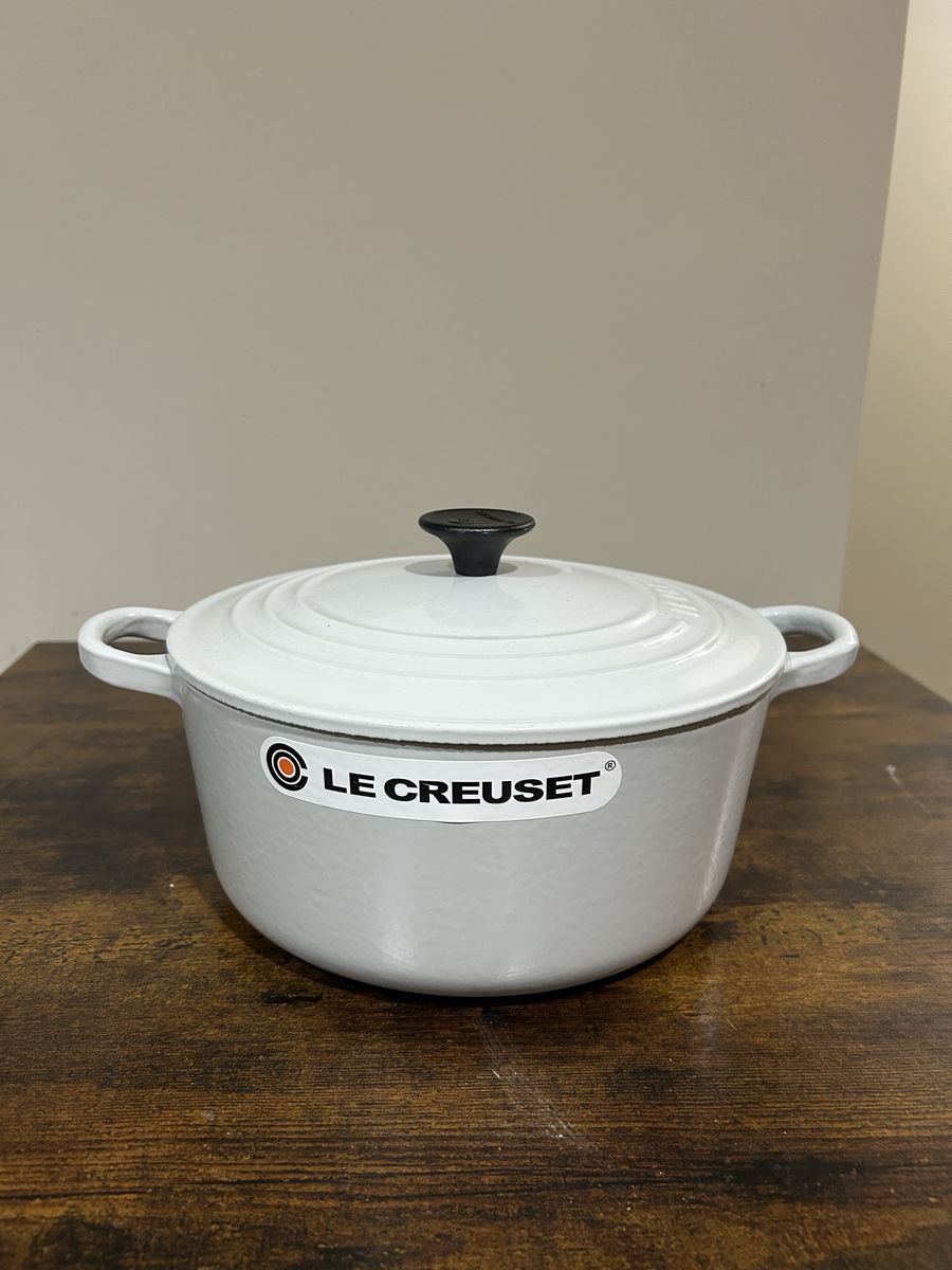 Le Creuset Enameled Cast Iron Dutch Oven - White