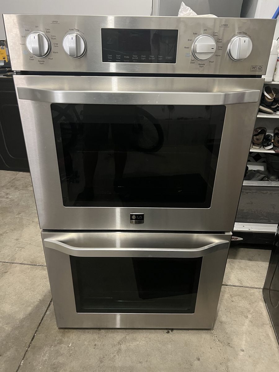 LG STUDIO 4.7 cu. ft. Smart wi-fi Enabled Double Built-In Wall Oven