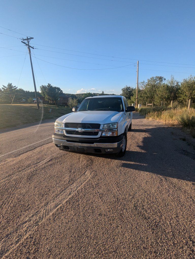 2005 Chevrolet Silverado 1500 Extended Cab Pickup Truck - White 4x4