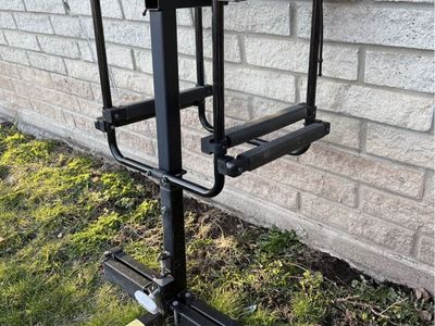 Thule Hitch Mounted Ski Rack - Black