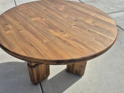 Nia Round Dining Table – Lioness