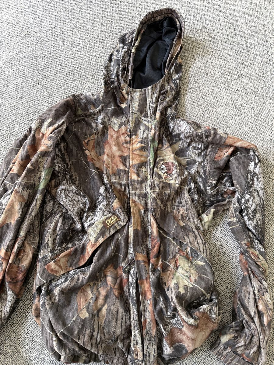 Lightweight men’s hunting camo jacket size large.