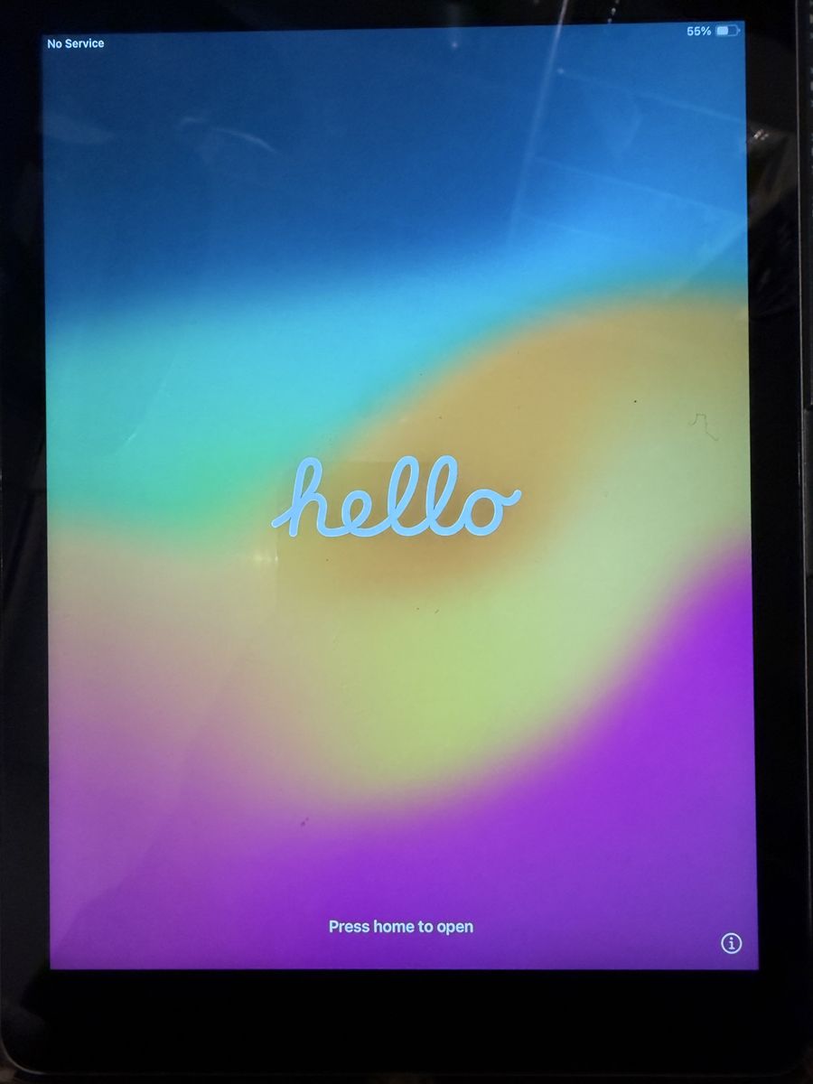 Apple iPad (6th Gen) - 32GB, Wi-Fi, 10.2in - Silver