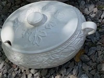 Free Stuff - Chair, soup tureen, bulbs, dinner set, others