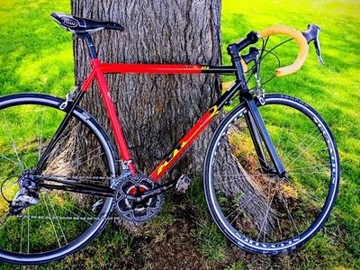 Lightweight KHS Flite 200 Road Bike - Red & Black, Carbon Fork