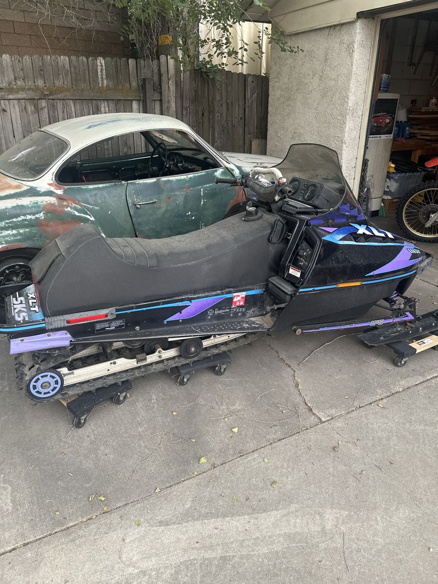 1995 Polaris Indy XLT SKS Snowmobile