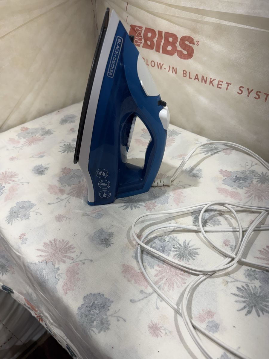 BLACK+DECKER Steam Iron Blue White Non-Stick Soleplate