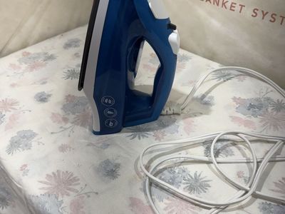 BLACK+DECKER Steam Iron Blue White Non-Stick Soleplate