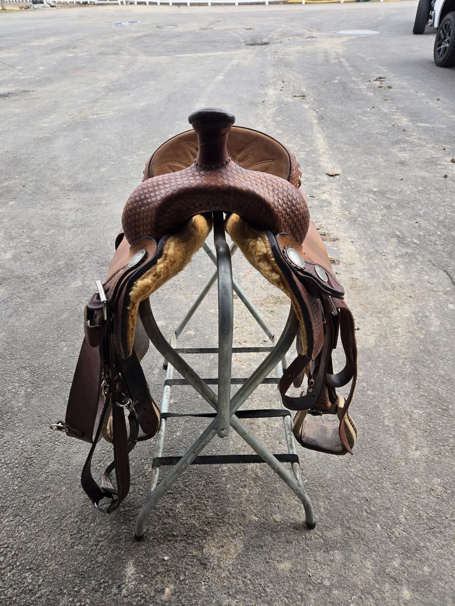 Saddle
