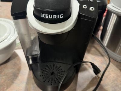 Keurig Single Serve K-Cup Coffee Maker Black with Rotating Pod Carousel & K-Cups