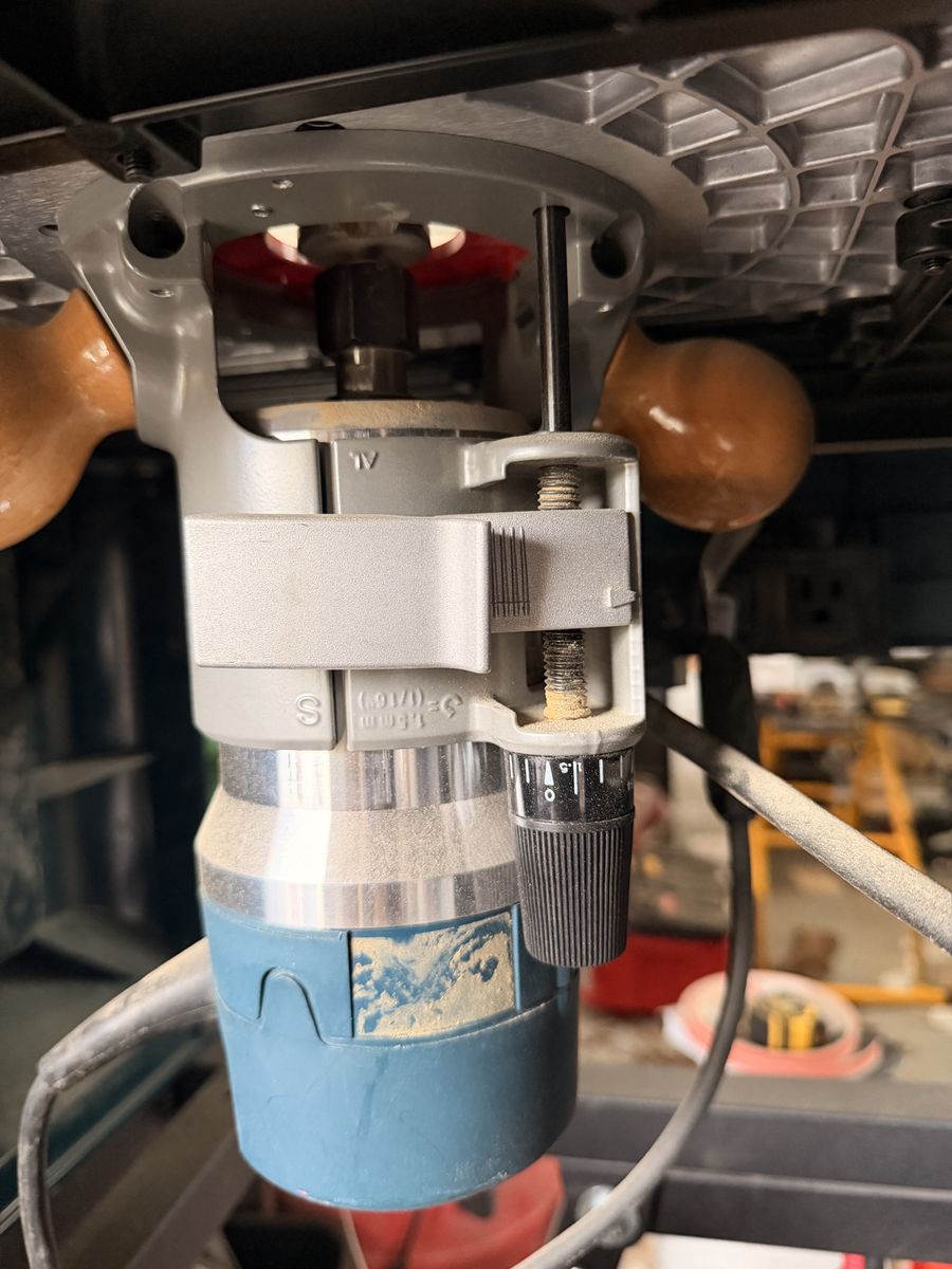 Bosch router table with router