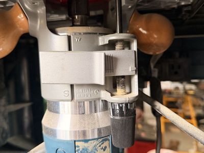 Bosch router table with router