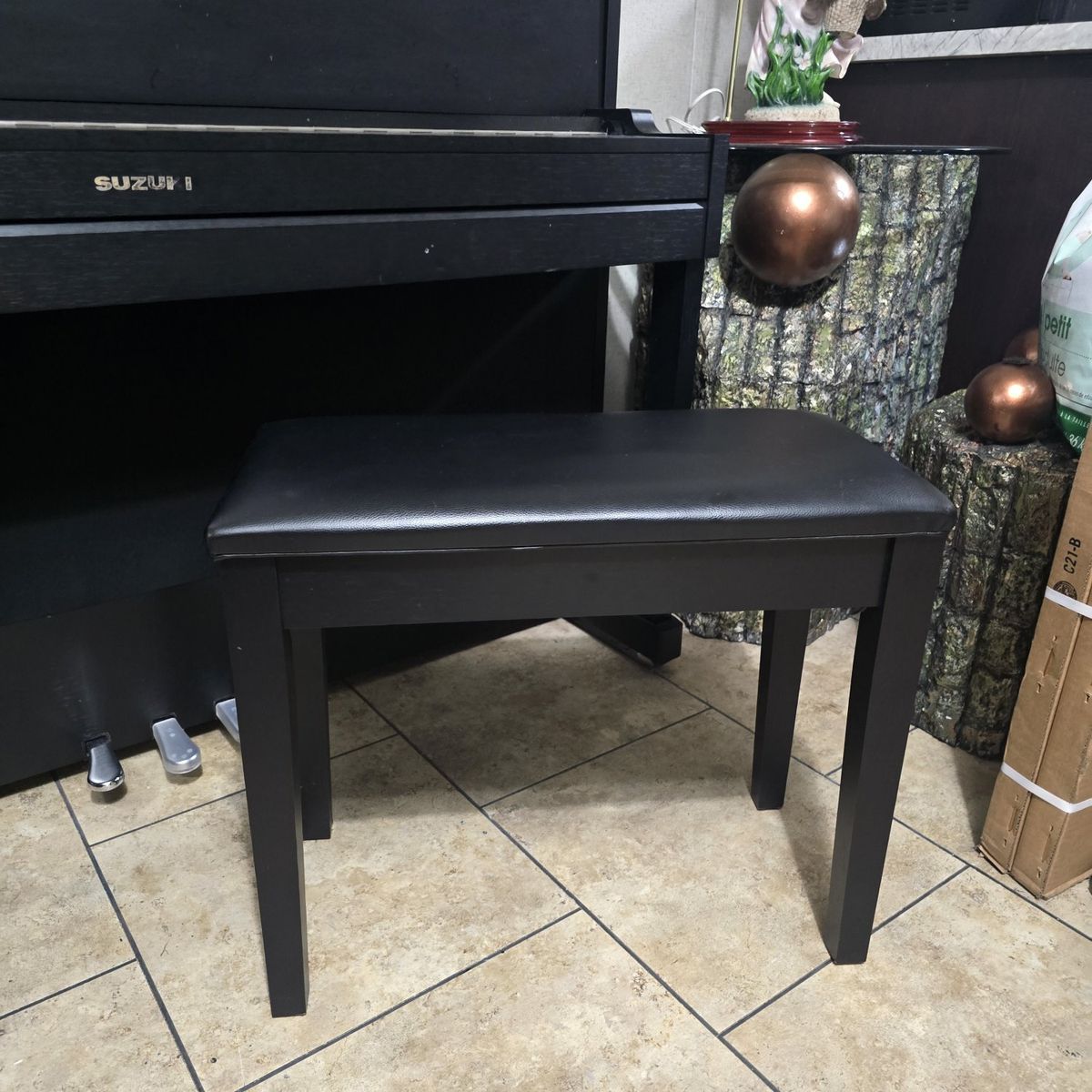 Piano bench