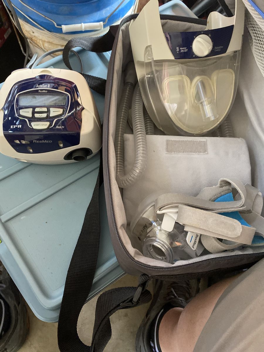 Smallish ResMed auto cpap with travel bag and optional humidifier under 9000 hours on it runs quite, has a dc plug option